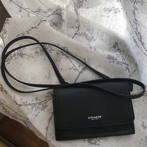 Pebbled leather Coach Crossover 🖤